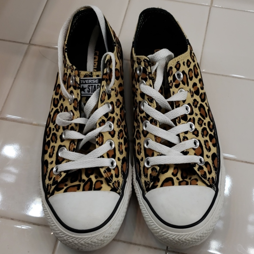 Converse Women's size 7 Leopard (Cheetah) print.